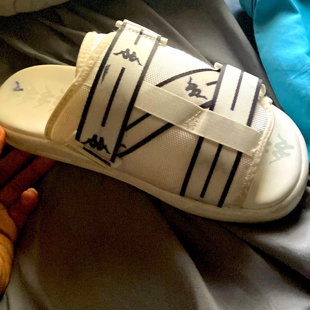 Kappa slides size 9 white and black